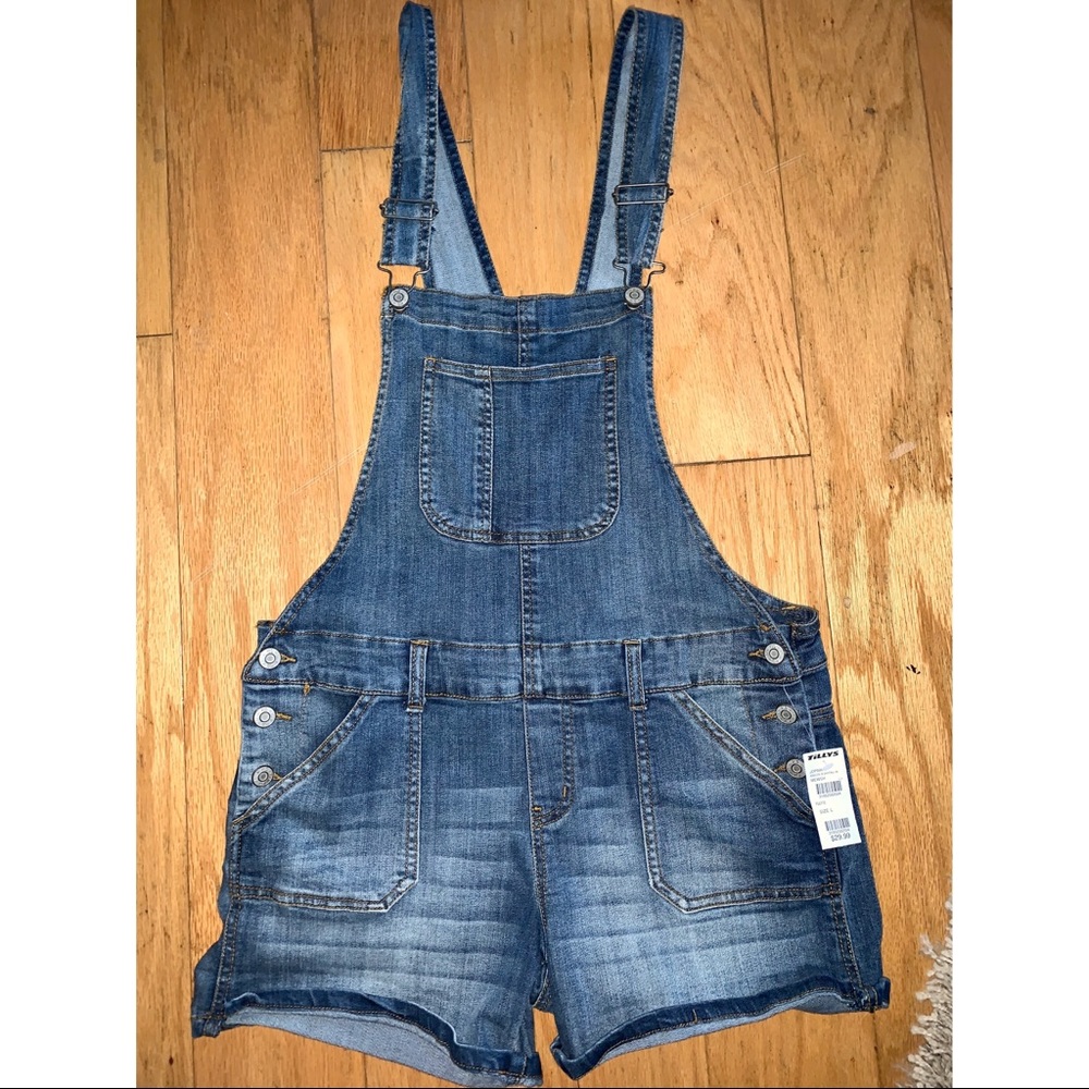 Tilly’s Overalls Shorts Brand New size large